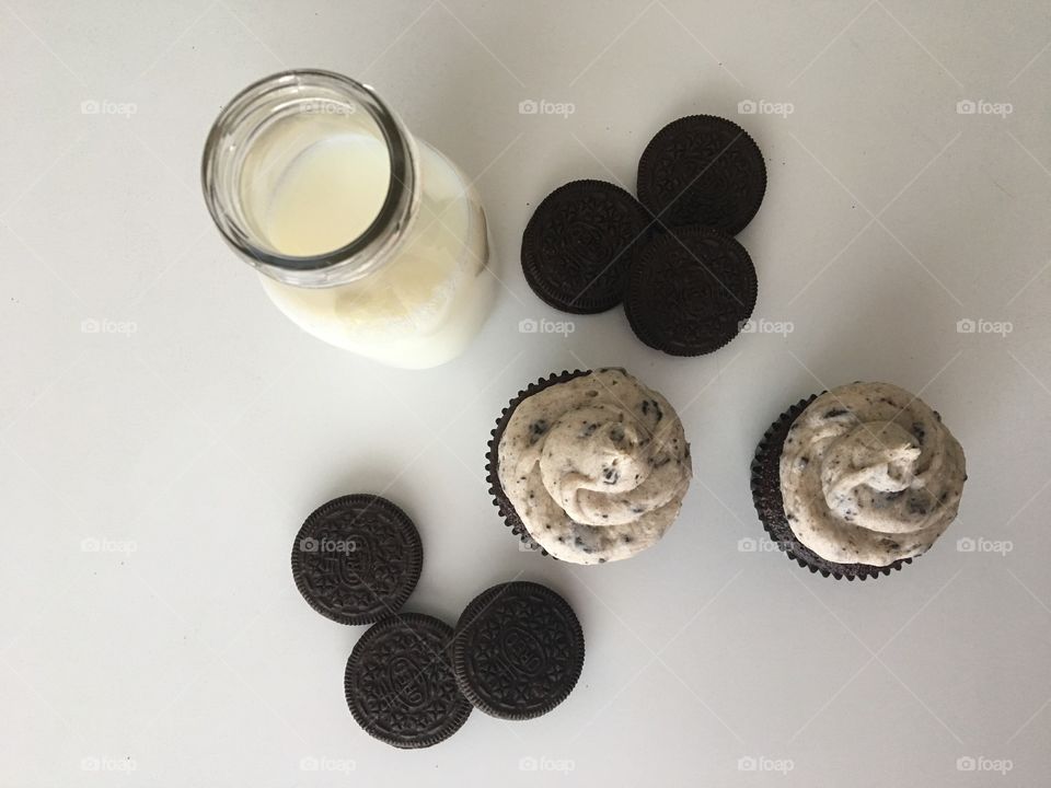 Oreo Cupcakes with Oreo Buttercream Icing