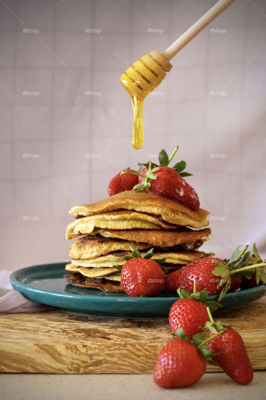 Pancakes with strawberry and honey 