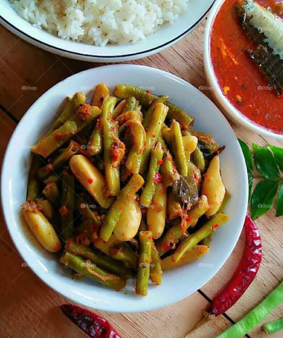 delicious spicy long beans curry .