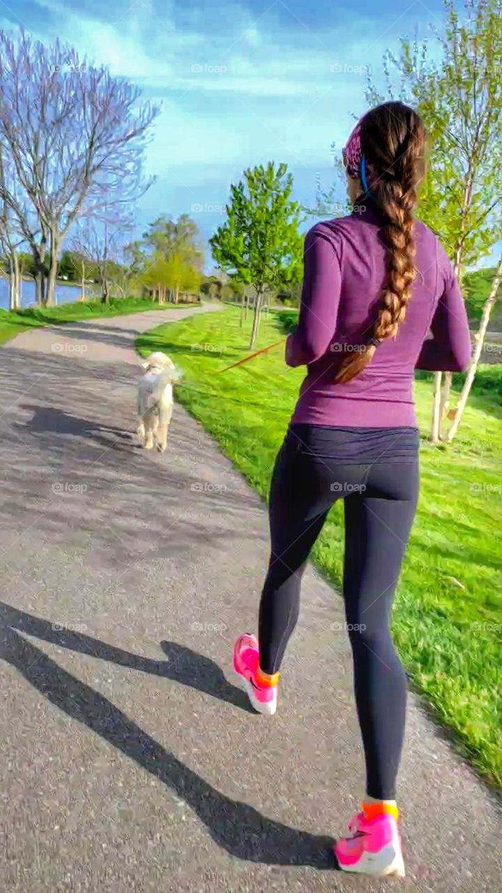 jog with golden doodle