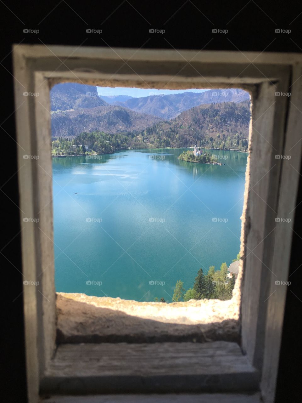 A window on the lake 