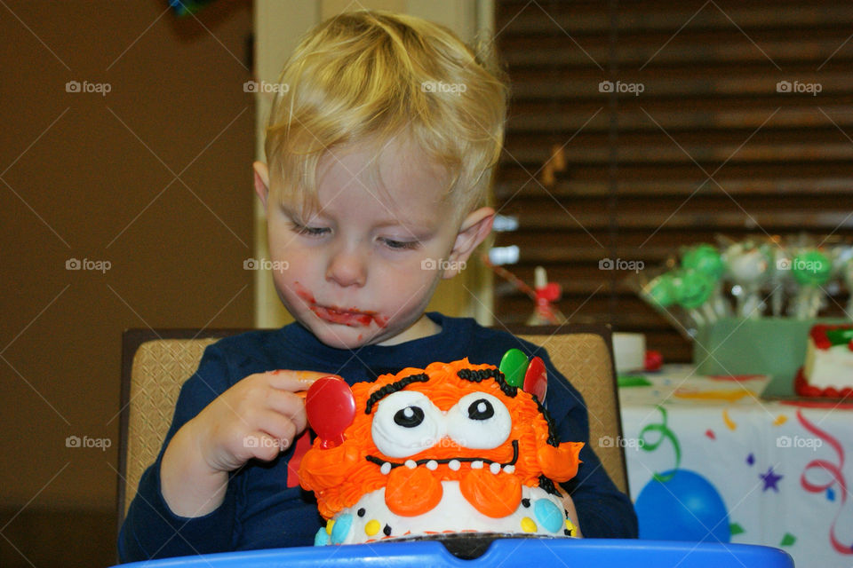 cake party people face by somebeach