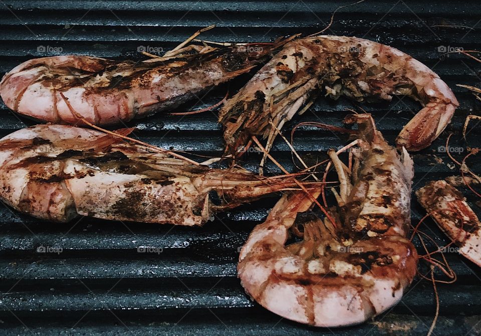 Cooking shrimp on the grill