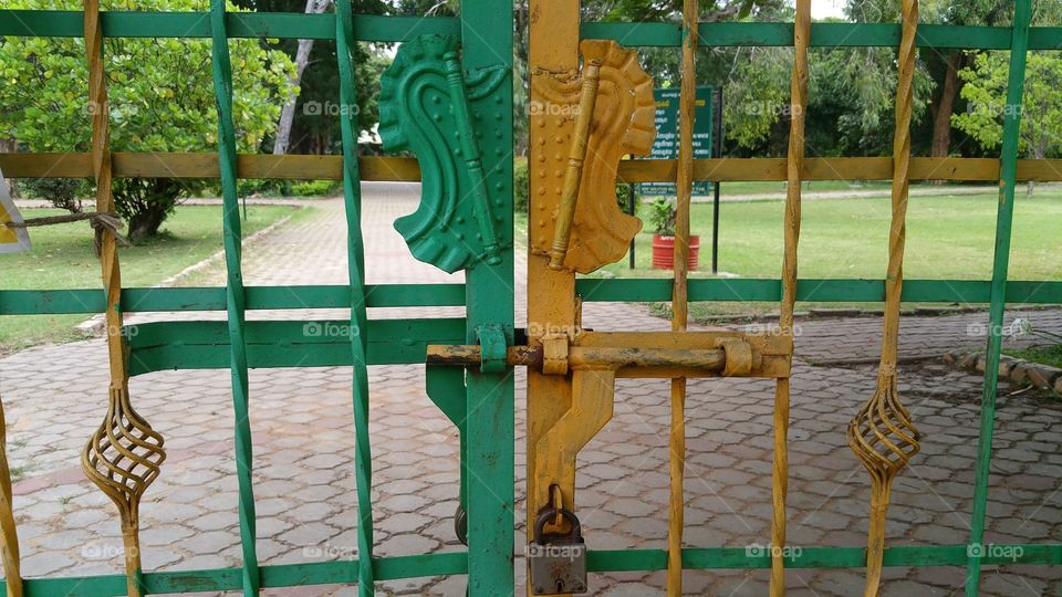 gate iron design