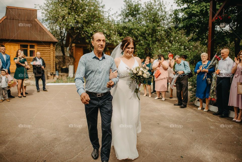 Dad leads the bride to the crown