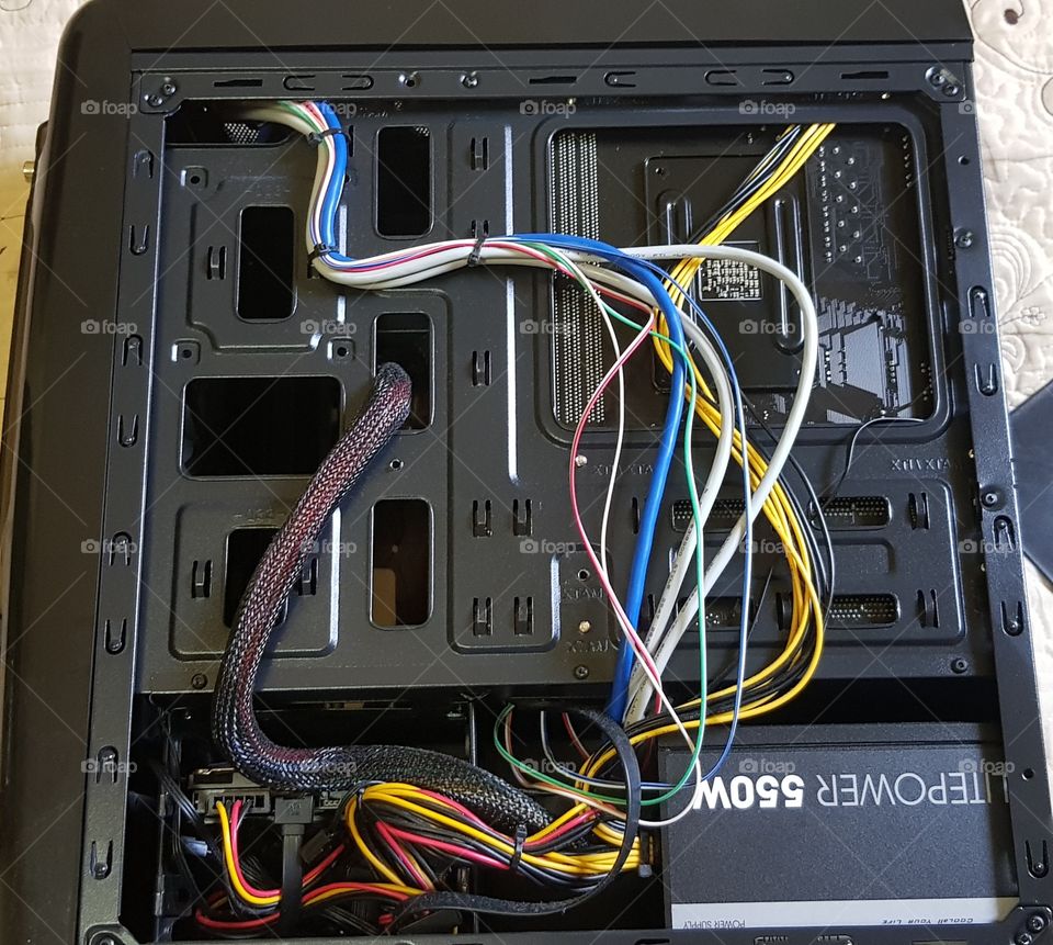 Wire management on pc case
