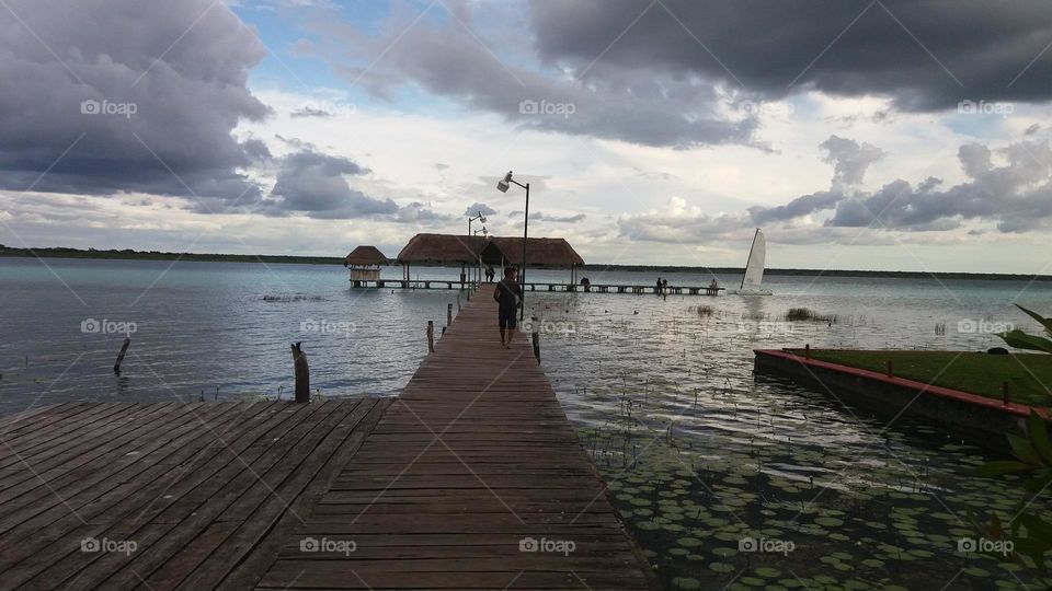 en un muelle mexicano