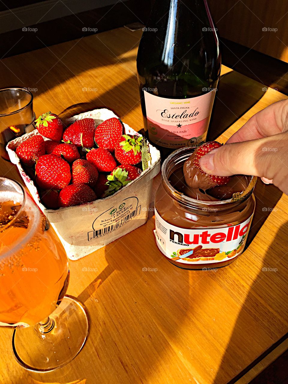 Sparkling win with strewberry and nutella! 