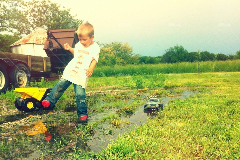 Singing in the rain puddles 