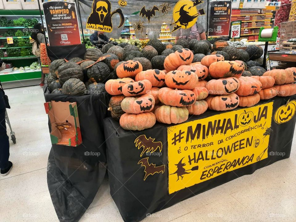 Between tricks and tricks, I get the delicious Halloween food.