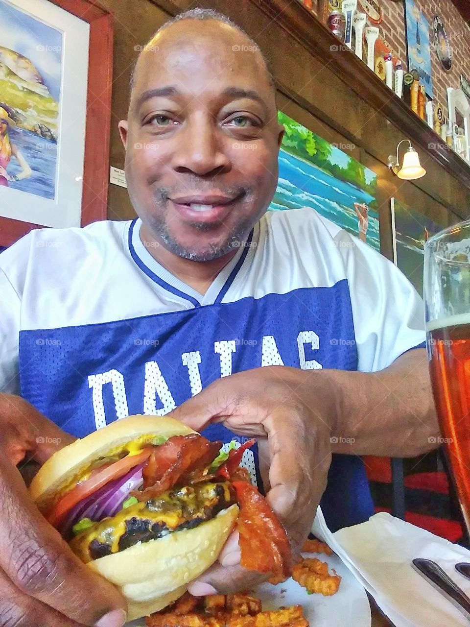 what makes me smile is a avocado bacon burger with extra onions