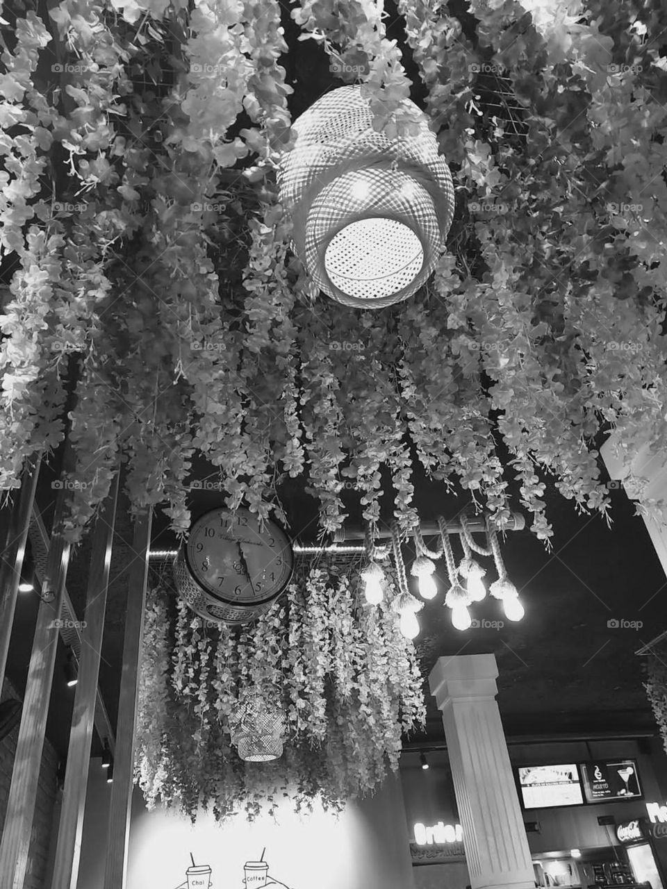 Wow, that clock surrounded by flowers looks so elegant and peaceful! It must be a lovely place to be in. It's like time standing still in a beautiful garden. 🌸🕰️