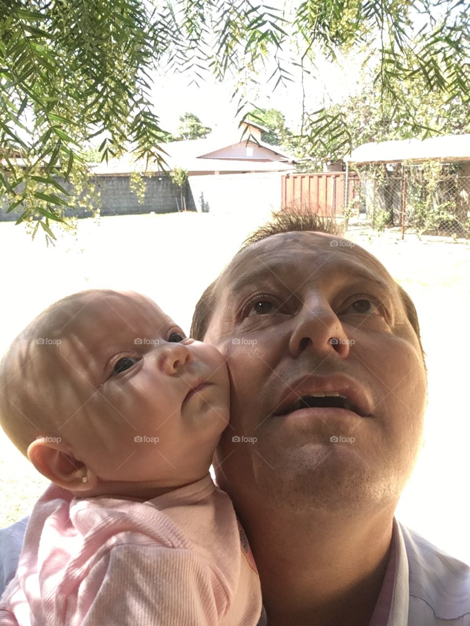 ‪Momento DESCOBRIMENTO!‬
‪Conhecendo as plantinhas do Lar Doce Lar. ‬
‪Minha aluna-baby presta bastante atenção. Nota 10!‬
‪👨‍👧‬
‪#PaiDeMenina‬
‪#bebê‬
