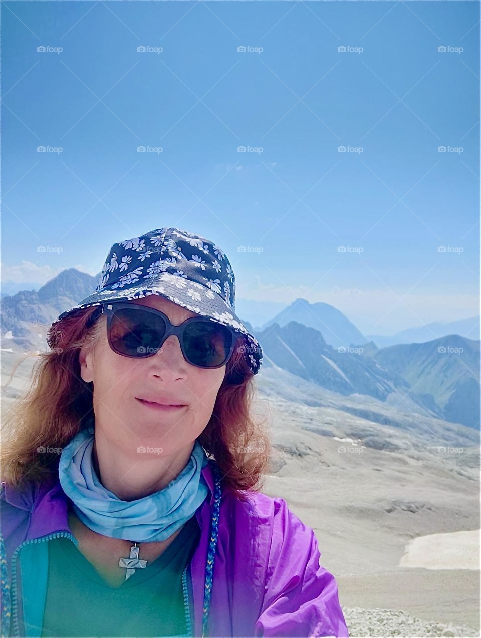 Today the lovely lady visits the “Zugspitze”, Germany’s tallest mountain at 2962 m and takes in the majestic high altitude sights on a bright sunny day in August 2024. Hypnotic Productions