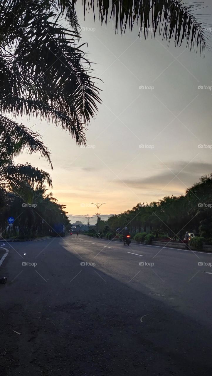 awal pagi di simpang lima gumul Kediri