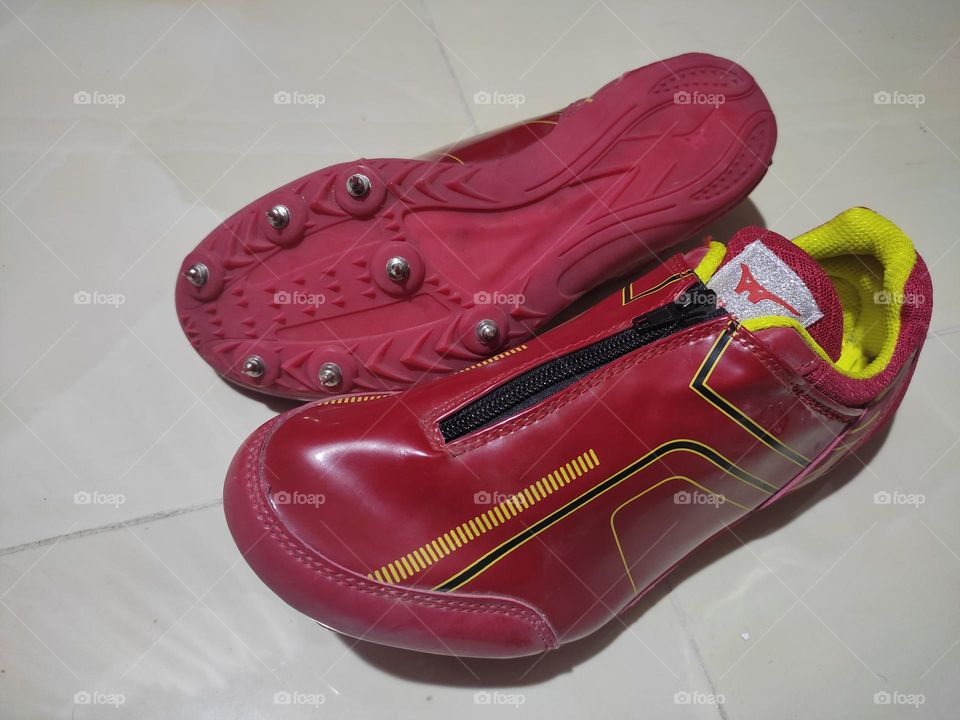 spikes running shoes ❤️🏃🏽