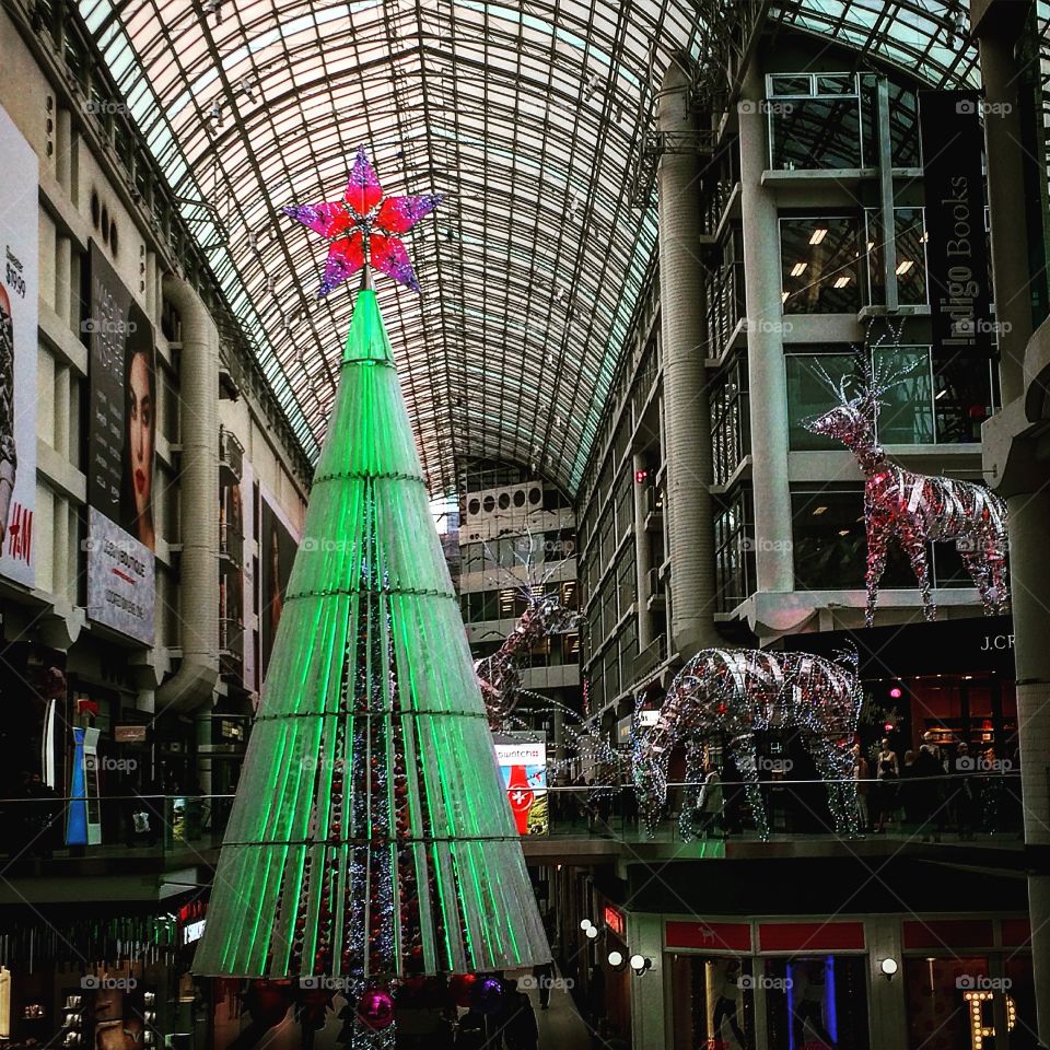 Christmas tree in the Eaton Centre 