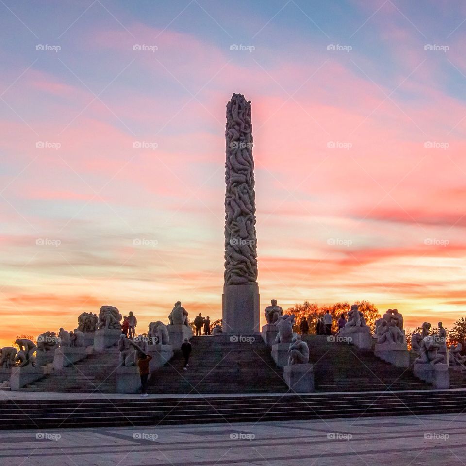 Vigelandsparken by sunset