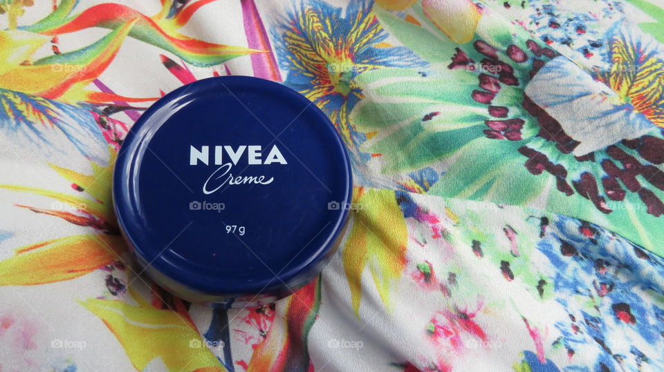 Nivea crem in Brazil flower 