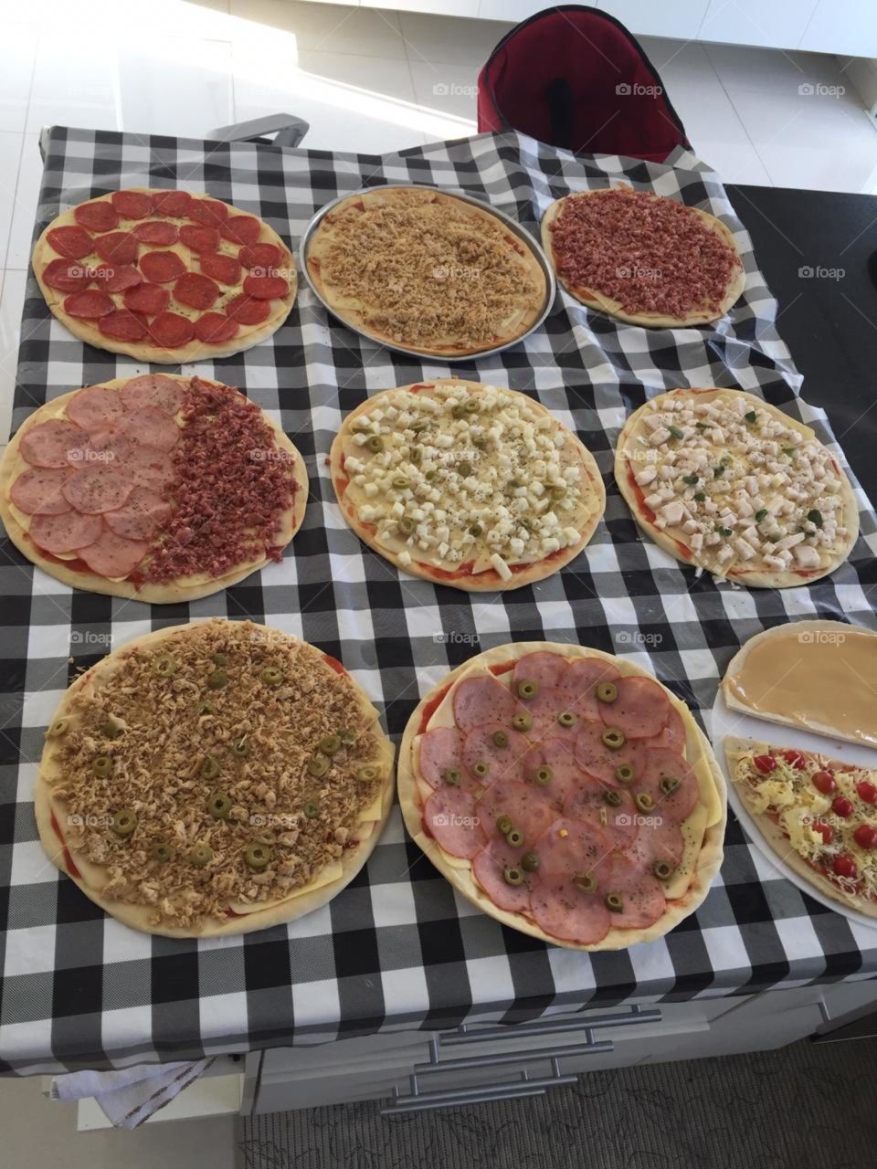 Pizza!  Who wants to eat these tasty homemade pizzas?  Hmm... / Pizza! Quem quer comer essas saborosas pizzas caseiras? Hum...