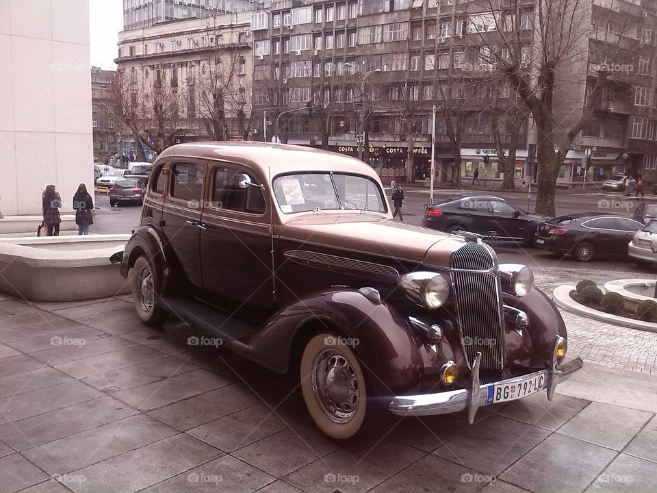 Beautiful oldtimer in front of the hotel Metropol 😍😎