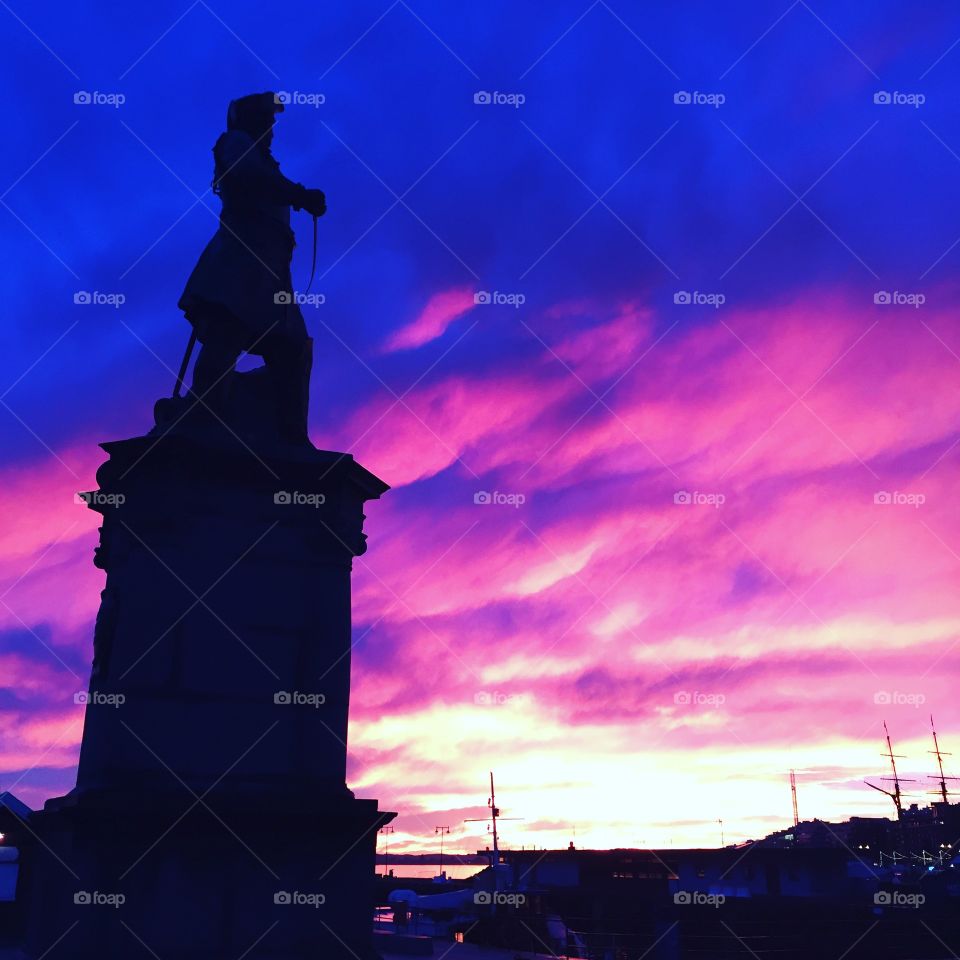 Late sunset in Oslo, showing off an Amazing sky.
