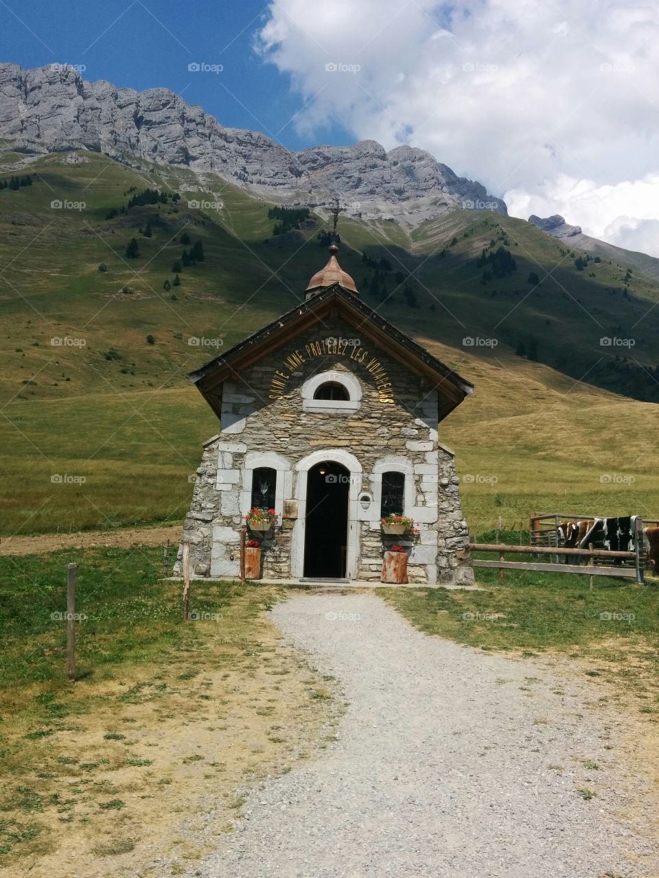 petite chapelle dans les Alpes