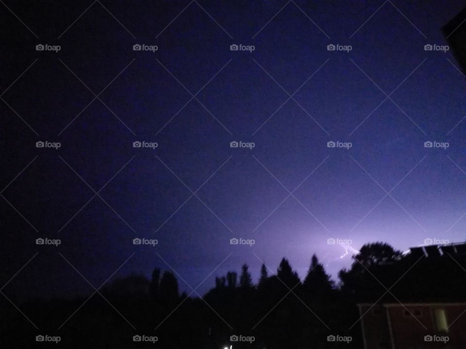 flash lifht in the sky