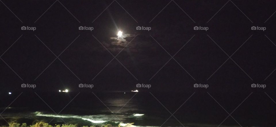 nice view at night . moon with sea
