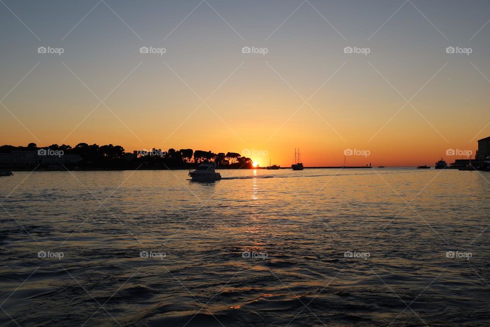 Sonnenuntergang in Poreč, Istrien, Kroatien