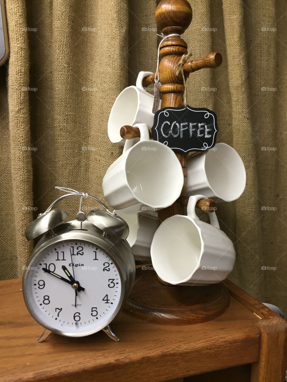 Coffee time. Mug tree with clock