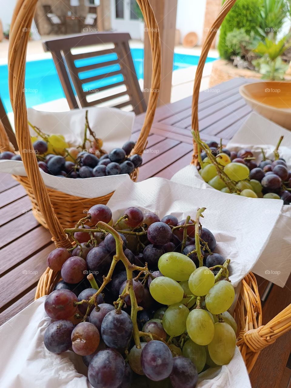 basket with grapes
