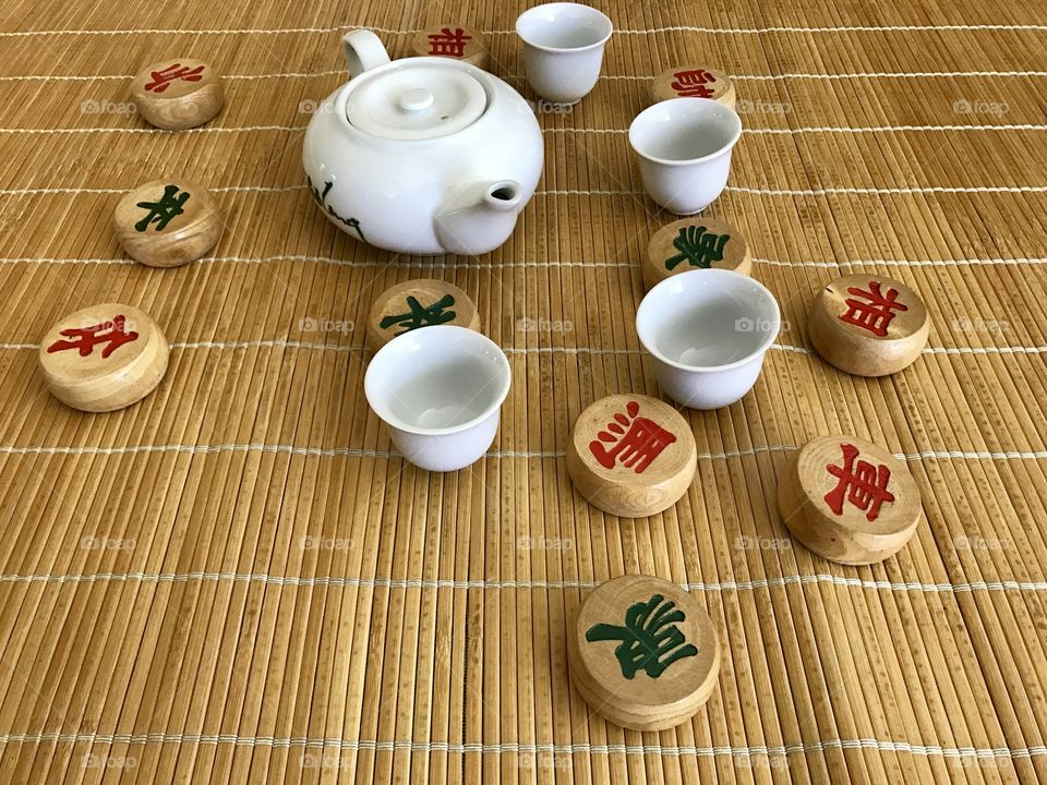 Let's play Chinese chess and drink some tea