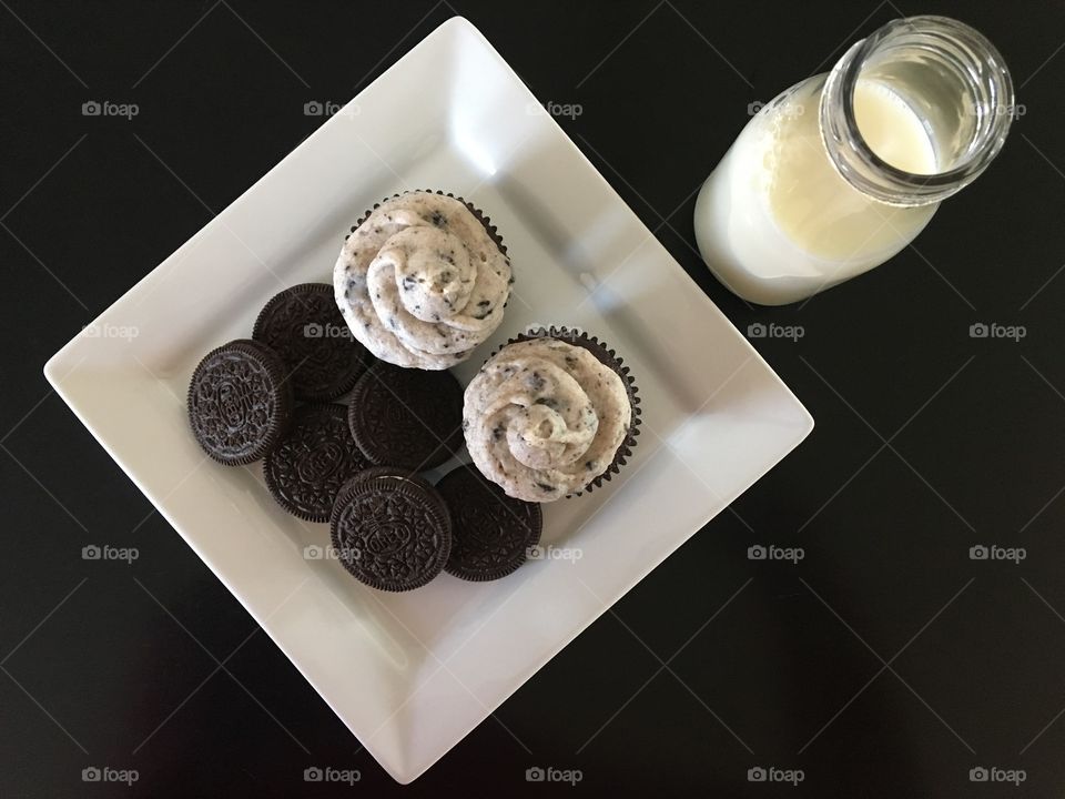 Oreo Cupcakes with Oreo Buttercream Icing