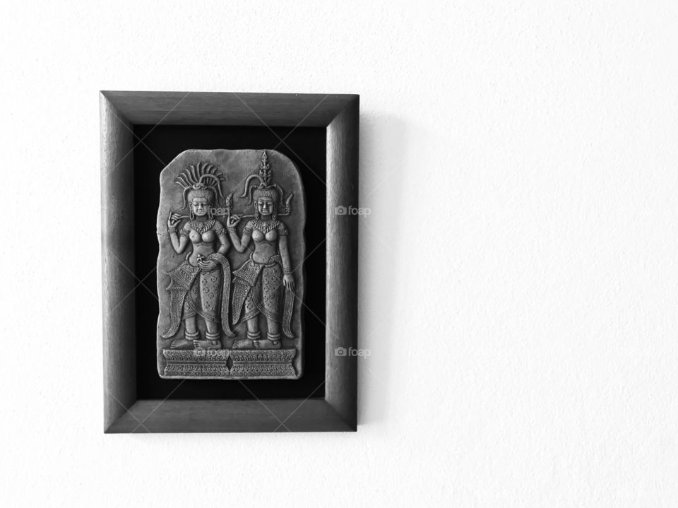 Angle in pair, Cambodian style