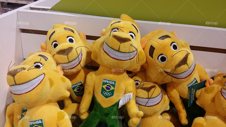 Smiling mascots Rio 2016