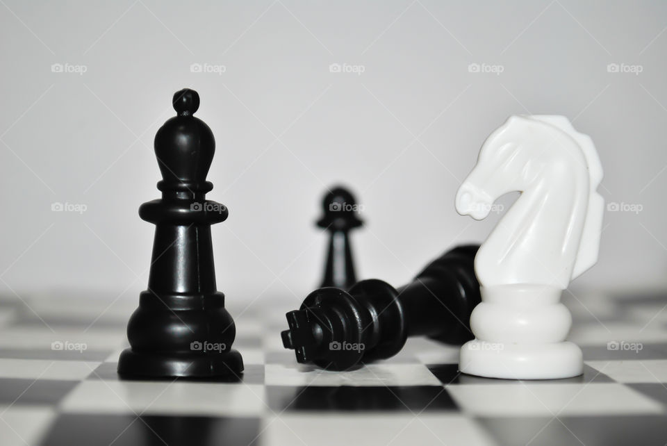 black and white chess figures