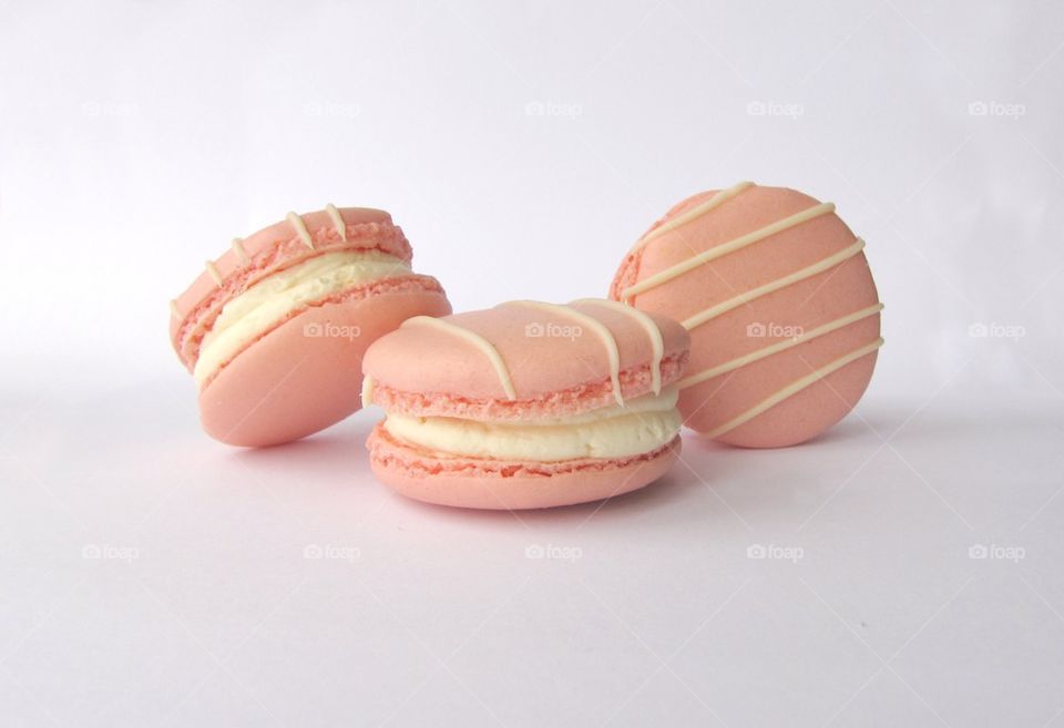 Rose macarons