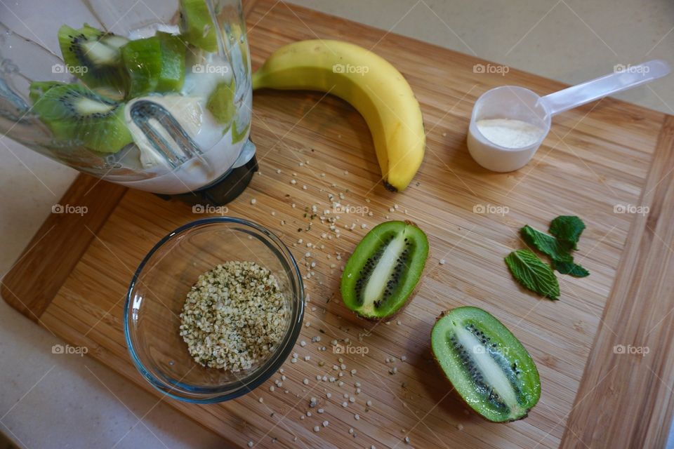 Kiwi banana hemp smoothie ingredients