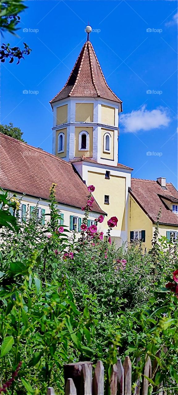 A charming nostalgic place like no other is “Schloß Blumenthal”, “Castle Blumenthal”, built in 1850, later turned into a hotel with nicely furnished rooms. There is a gourmet restaurant and a brewery here also. 2024. Hypnotic Productions