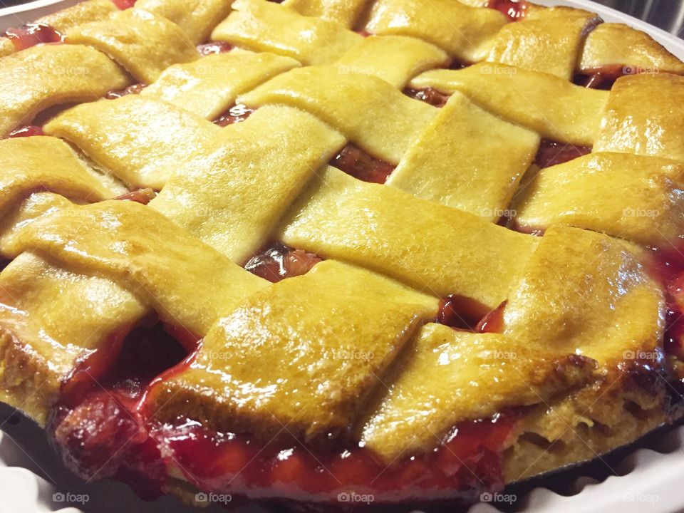 Strawberry rhubarb pie