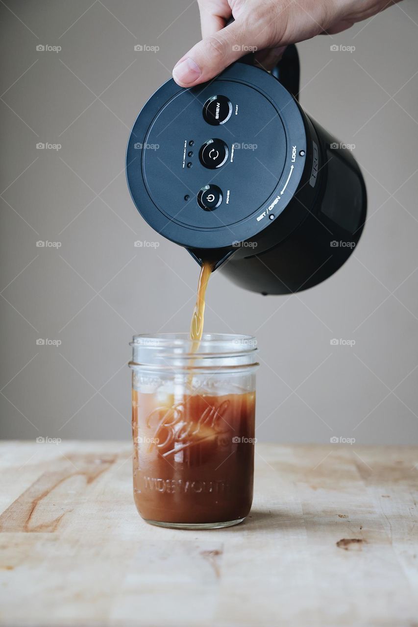 Cold brew coffee maker