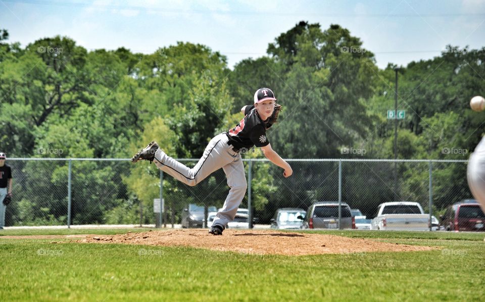 Baseball pitcher throwing ball during game