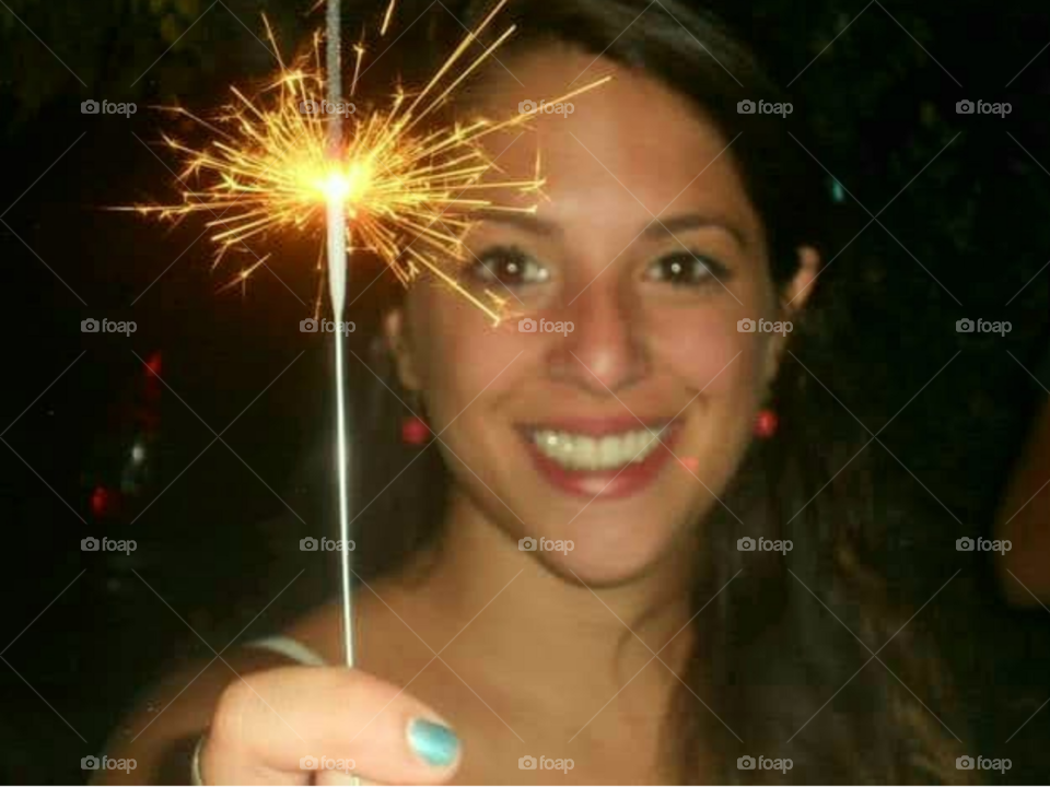 la chica feliz con su estrellita