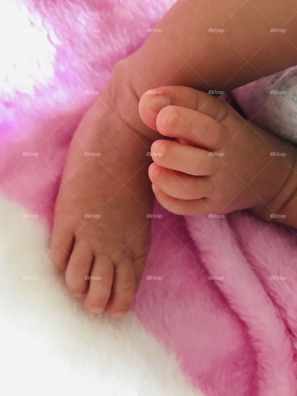 Newborn baby toes and foot 