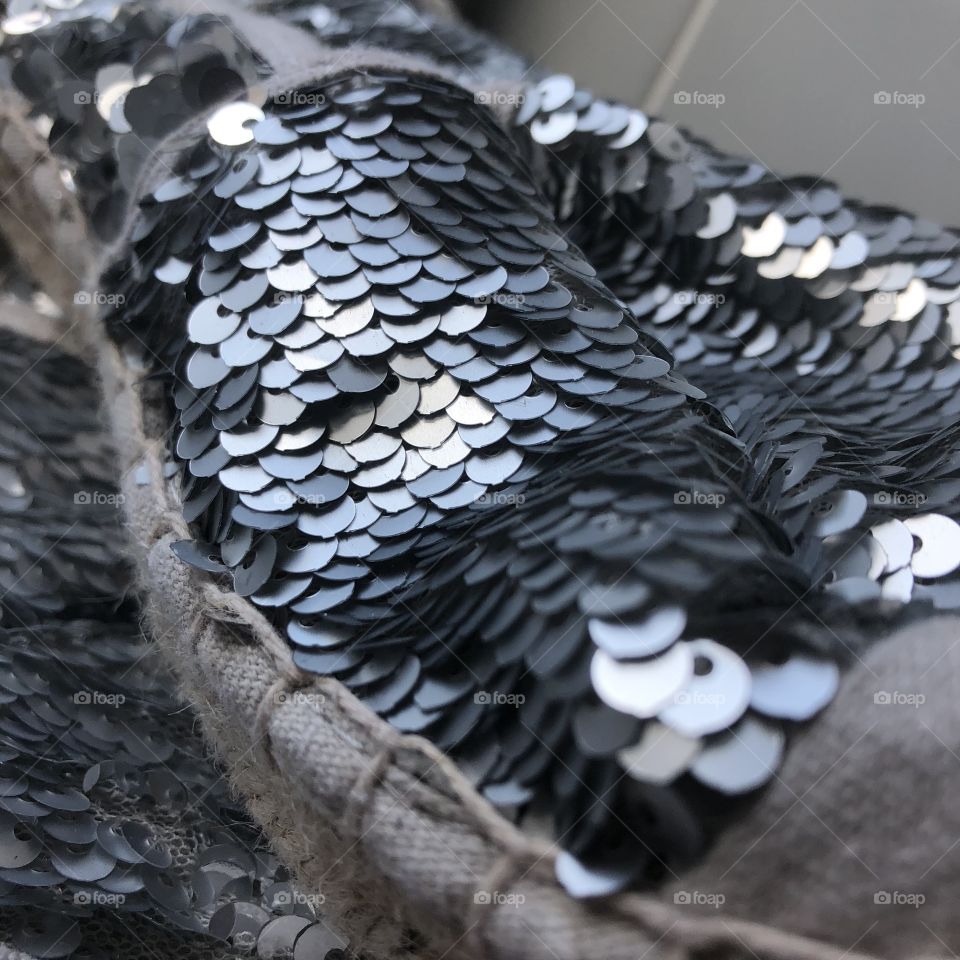 Shiny Silver sequin shoe - texture 
