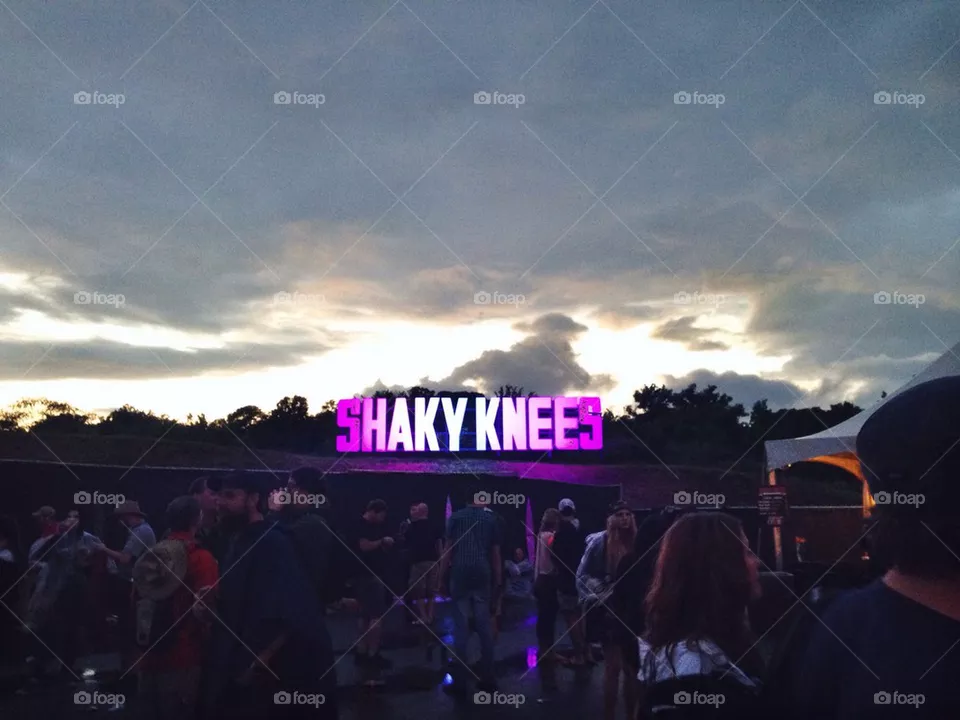 Shaky knees 