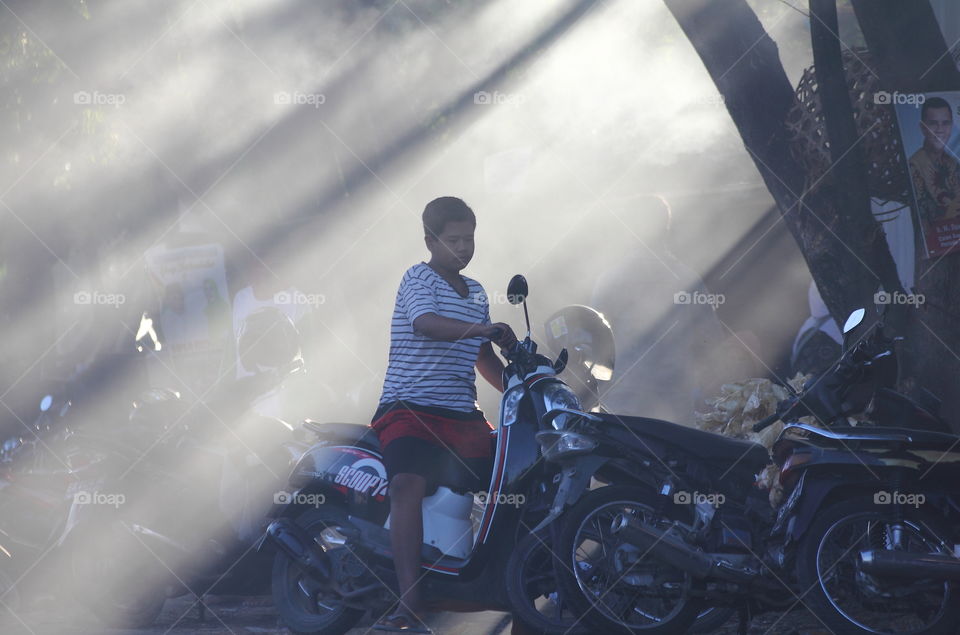 The teenager get site to the traditional market parking area. The morning day of sunday be the good idea for people's reached their needed of kitchen. And that's area parkir still easy to reach and asleep others.