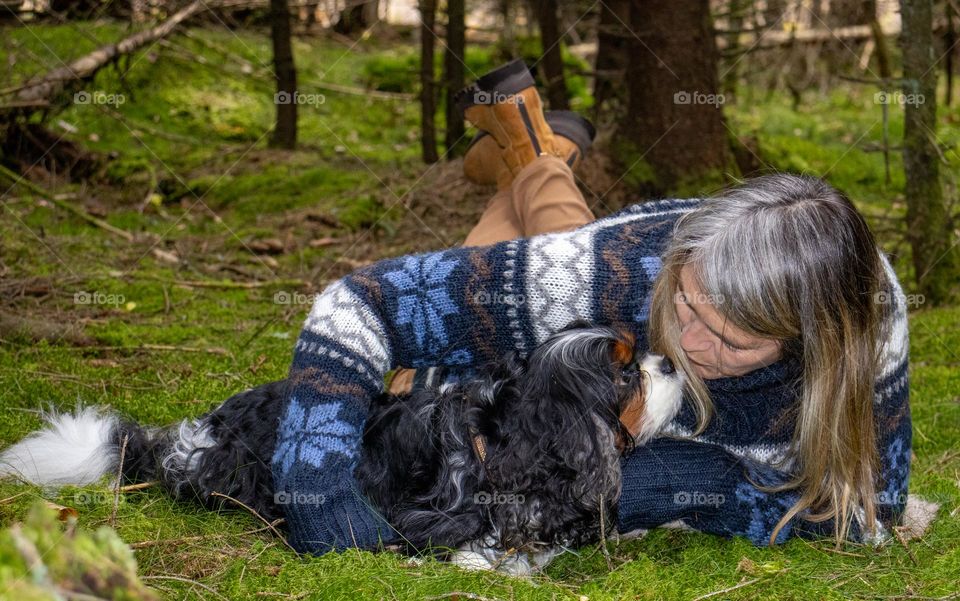 THE dog MOM and the dog doing kisses to EACHOTHER, and they love each other very much.