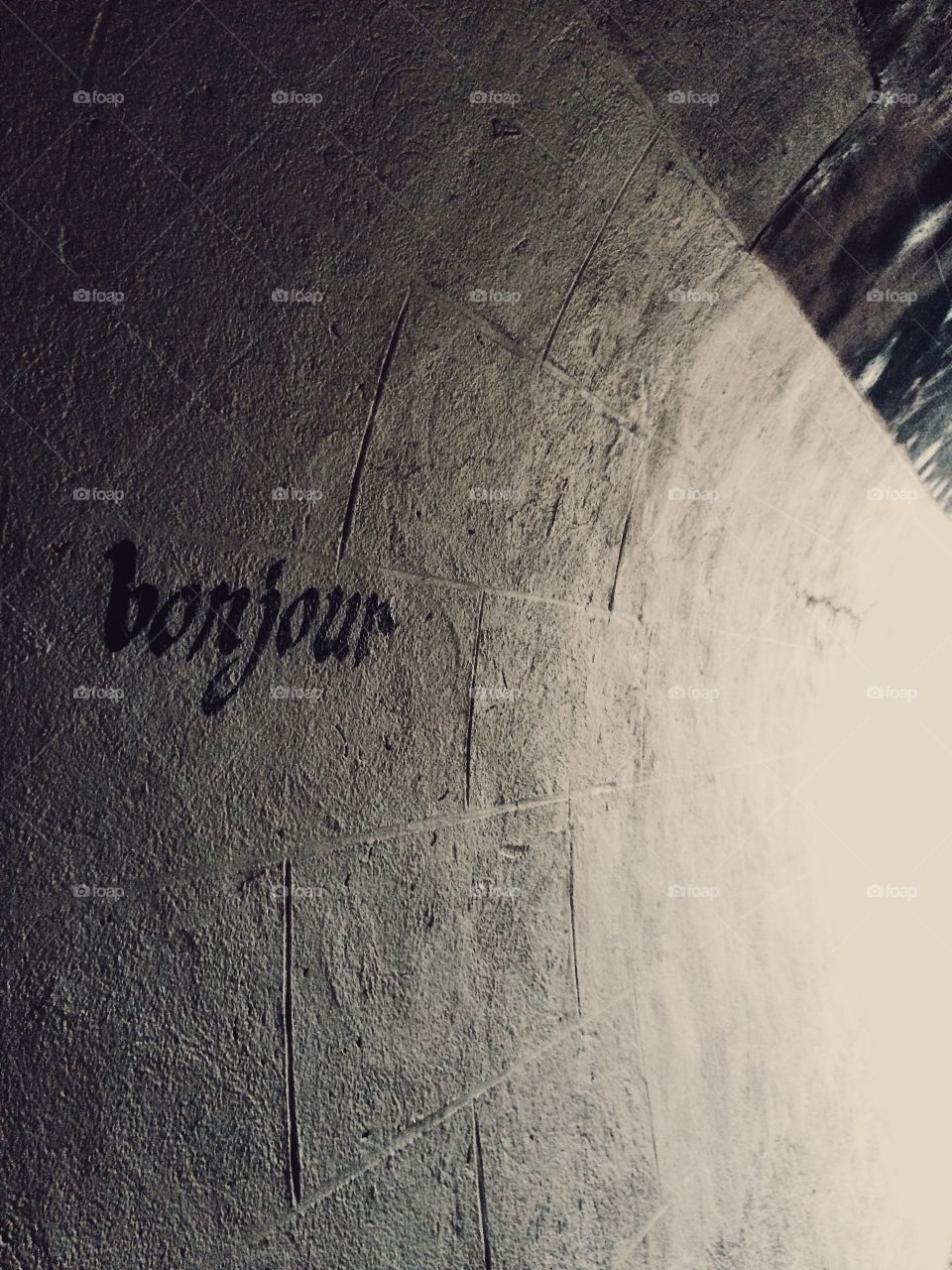 Un mensaje en una pared de un túnel 